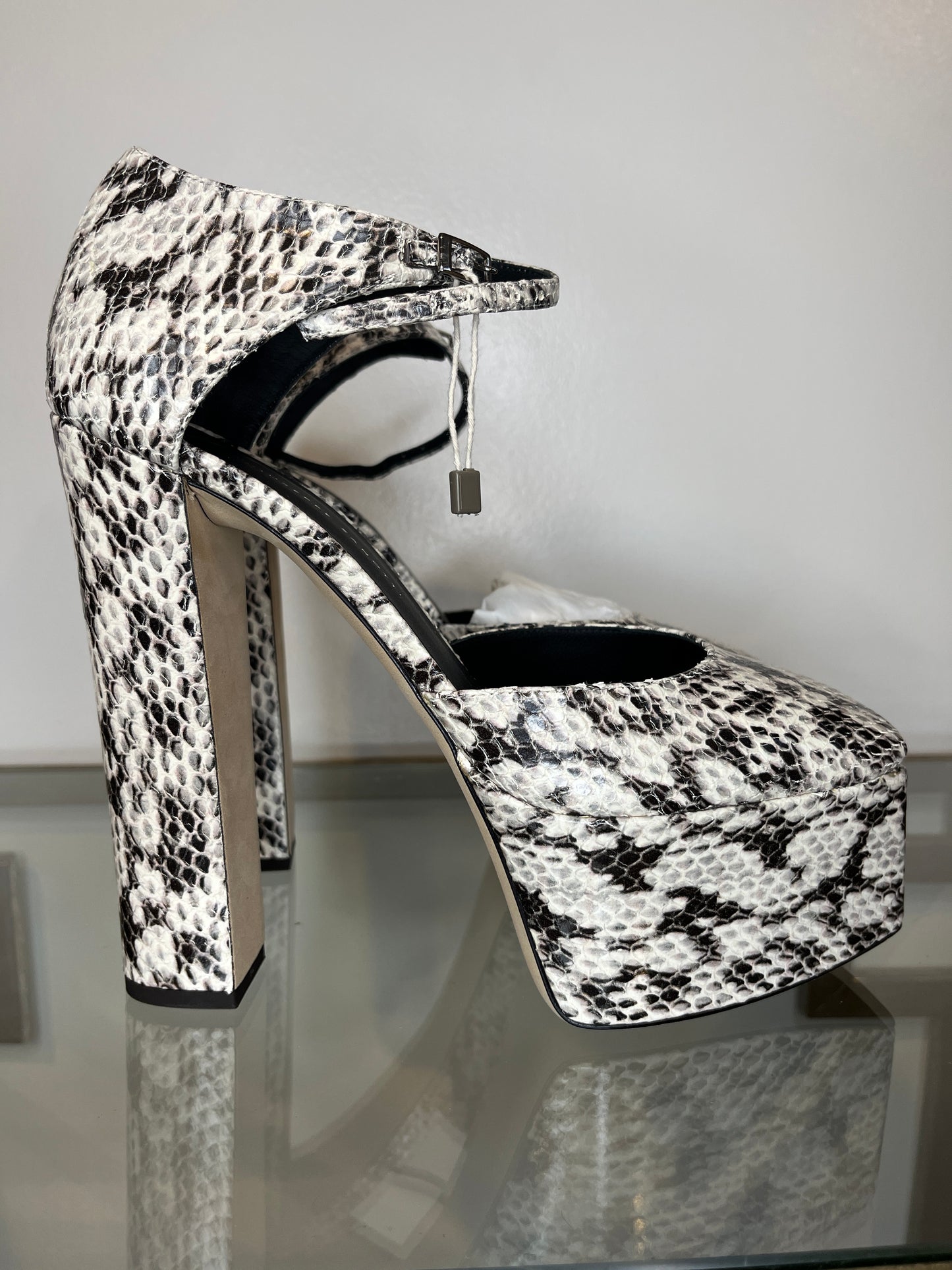 Giuseppe Zanotti Platform